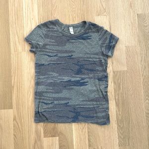 Alternative gray camo t-shirt Size M